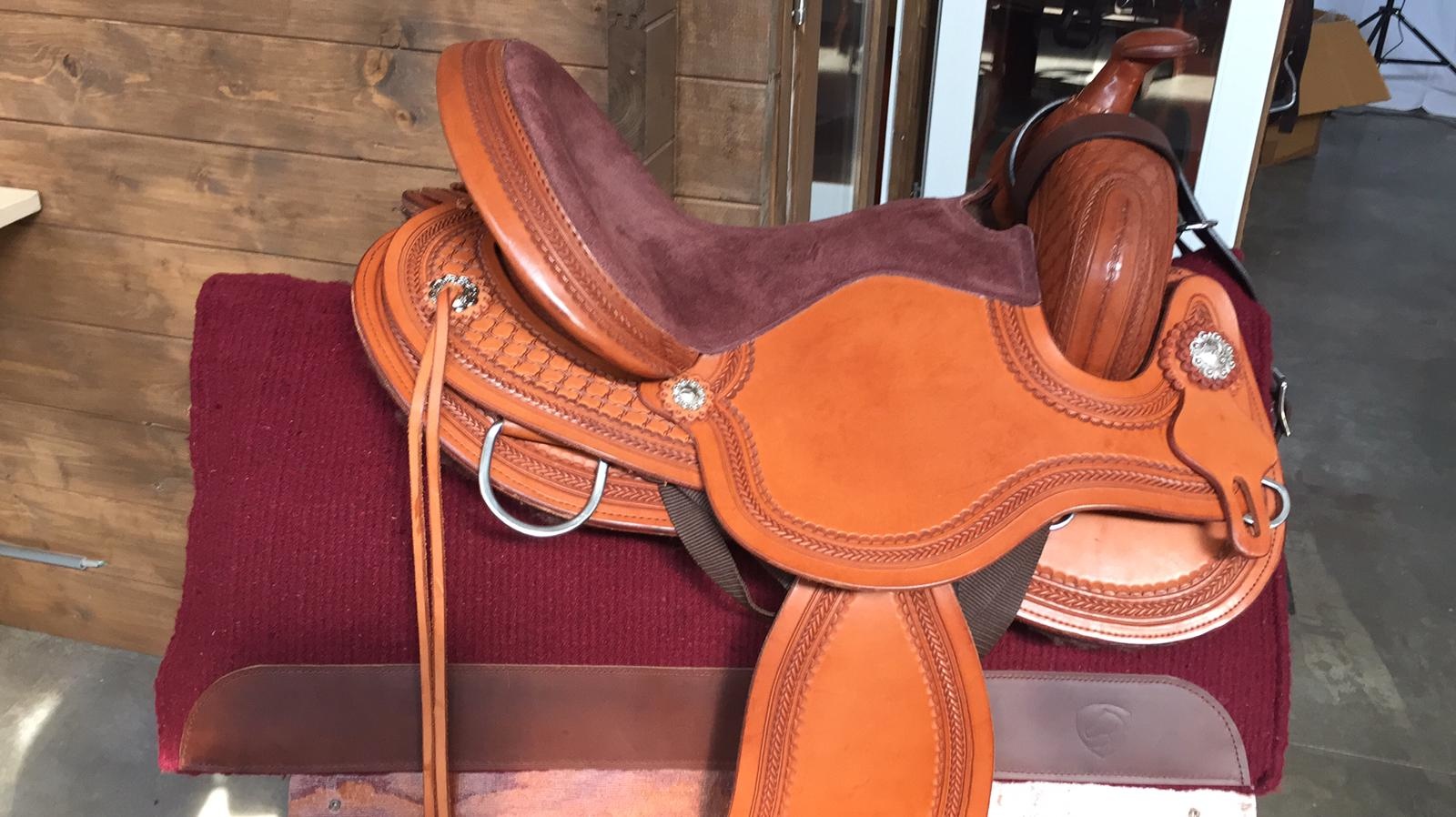 Westernpad mit Vigor-Einsätzen Lamfell