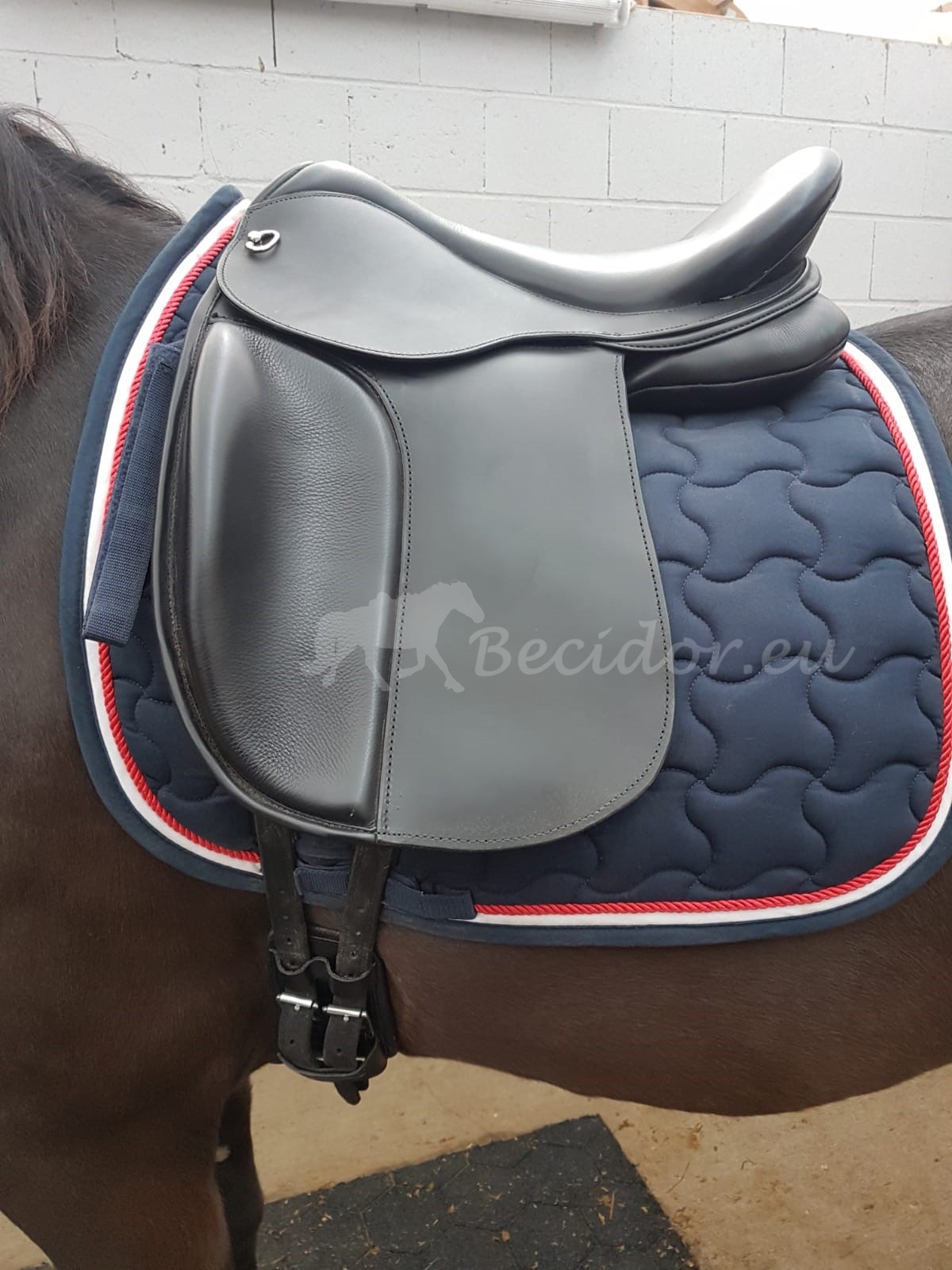 Startrekk Dressage treeless saddle leather