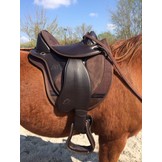 Treeless saddle path with inlays Courville Vika treeless