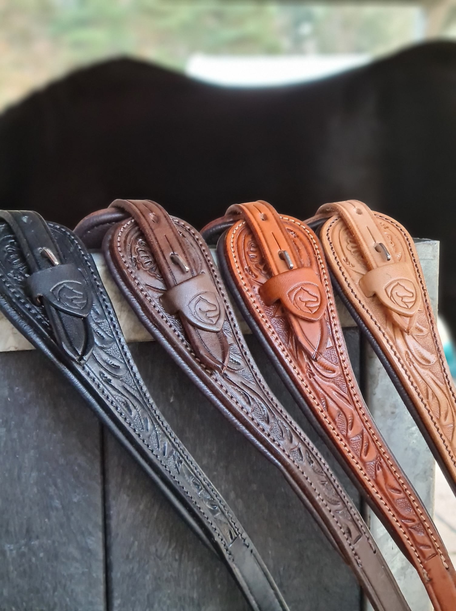 Rose chin crossed bitless bridle with reins