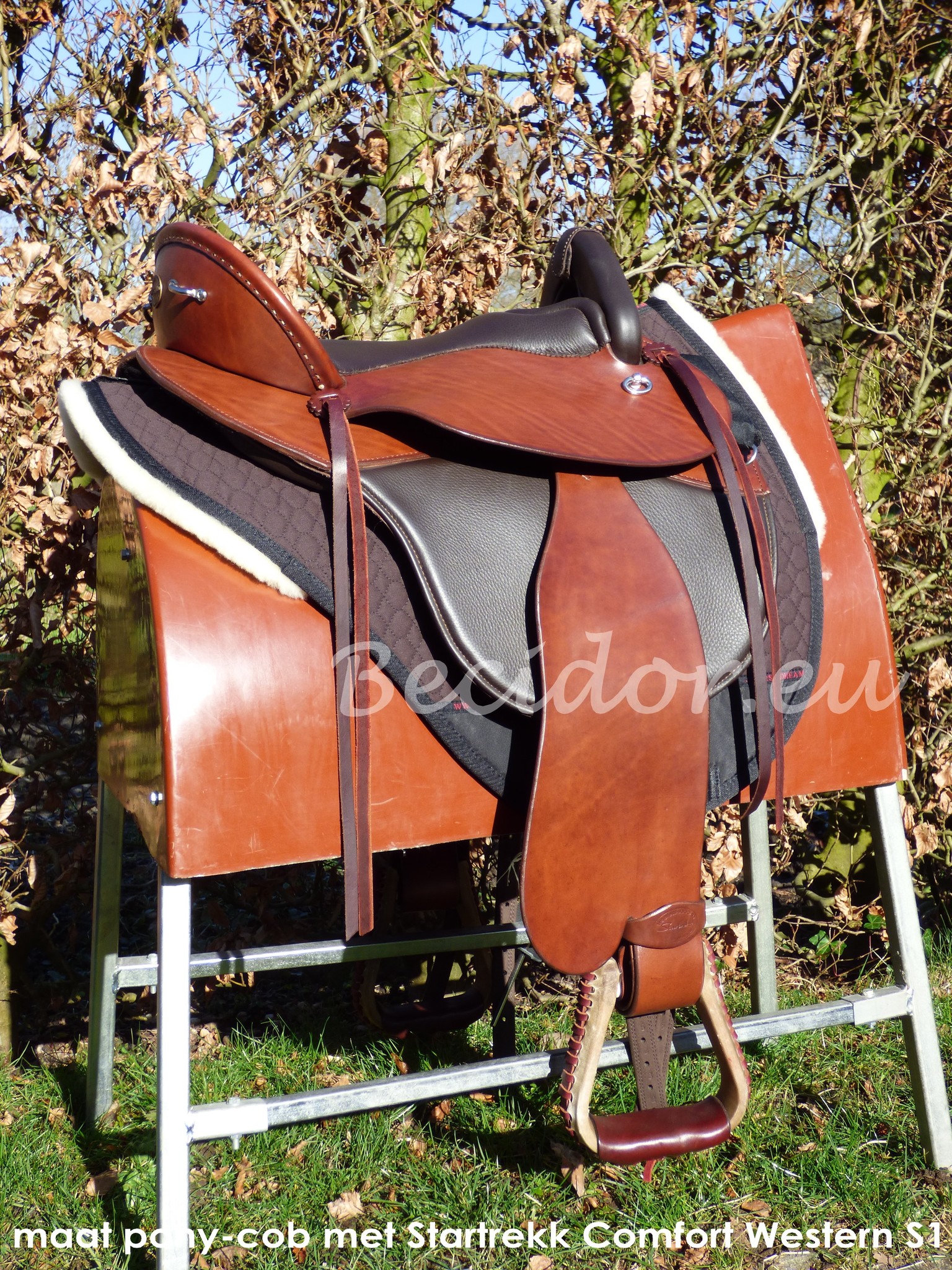 Lambskin treeless saddle pad for inserts soft