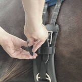 Pressure distributing V dressage girth