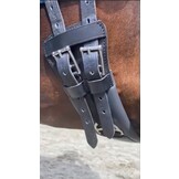 Pressure distributing V dressage girth
