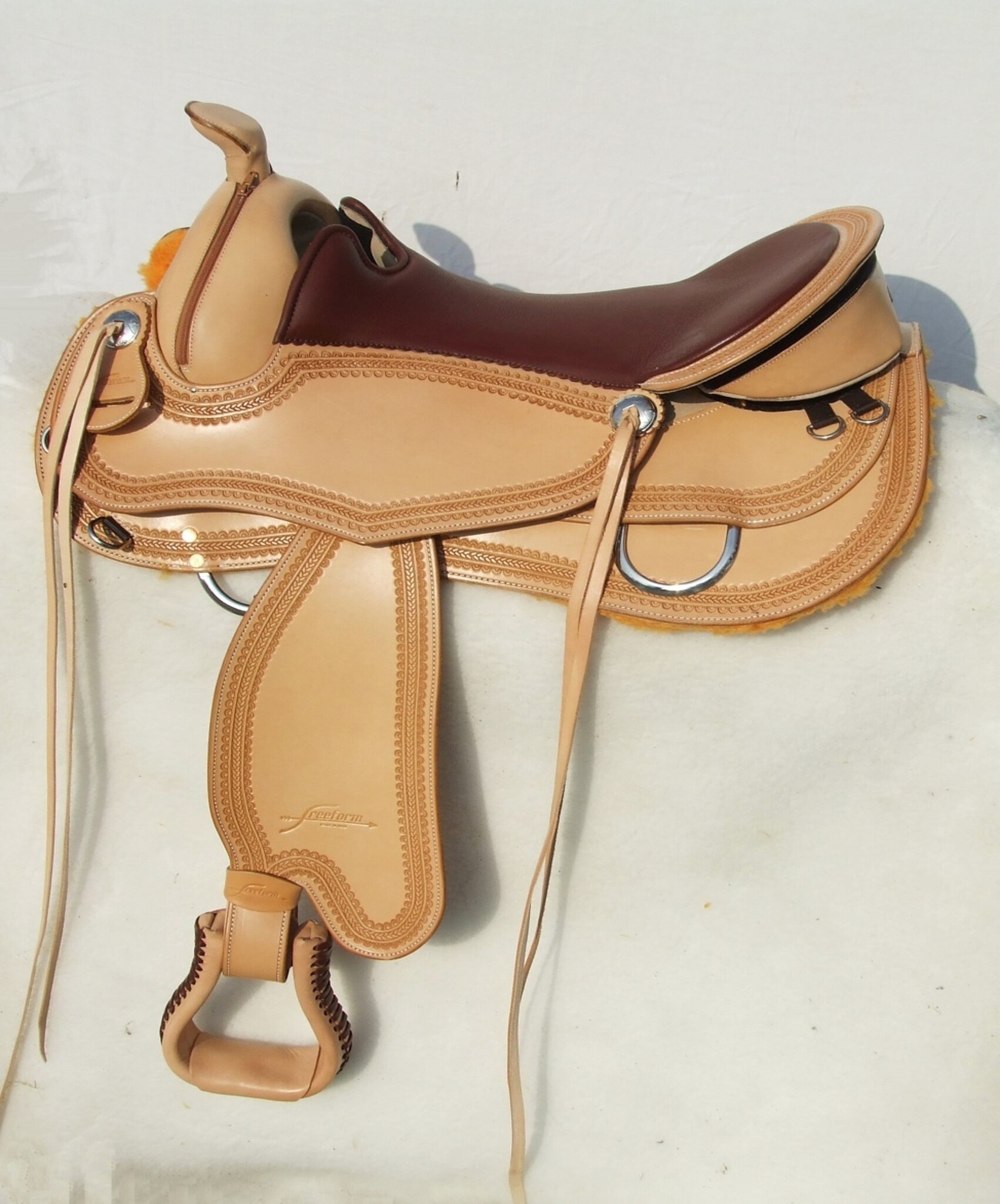 Small butterfly western saddle with seat