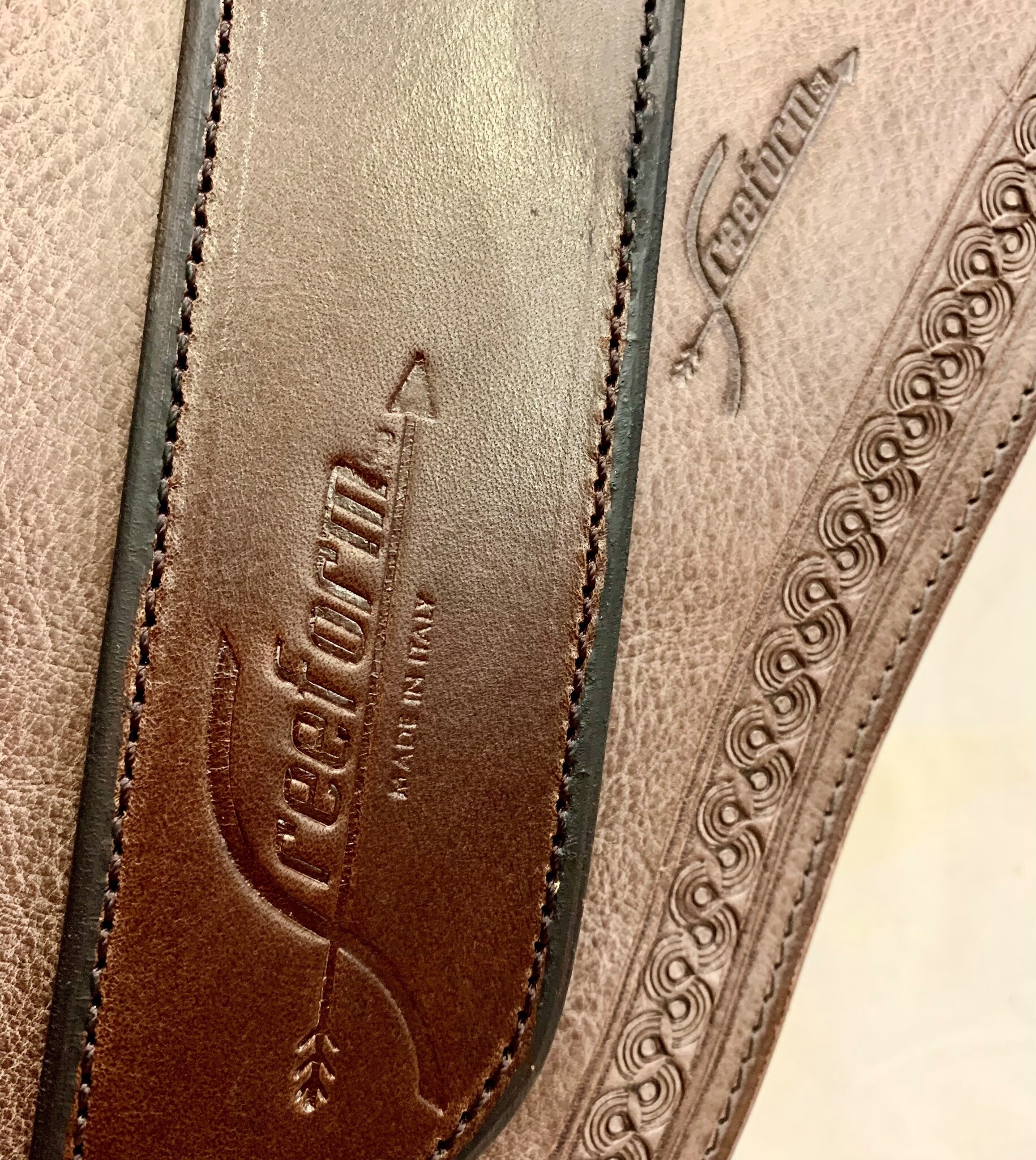 Wave mono stirrup leathers loop