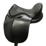 Dressage seat with long saddle flaps without base