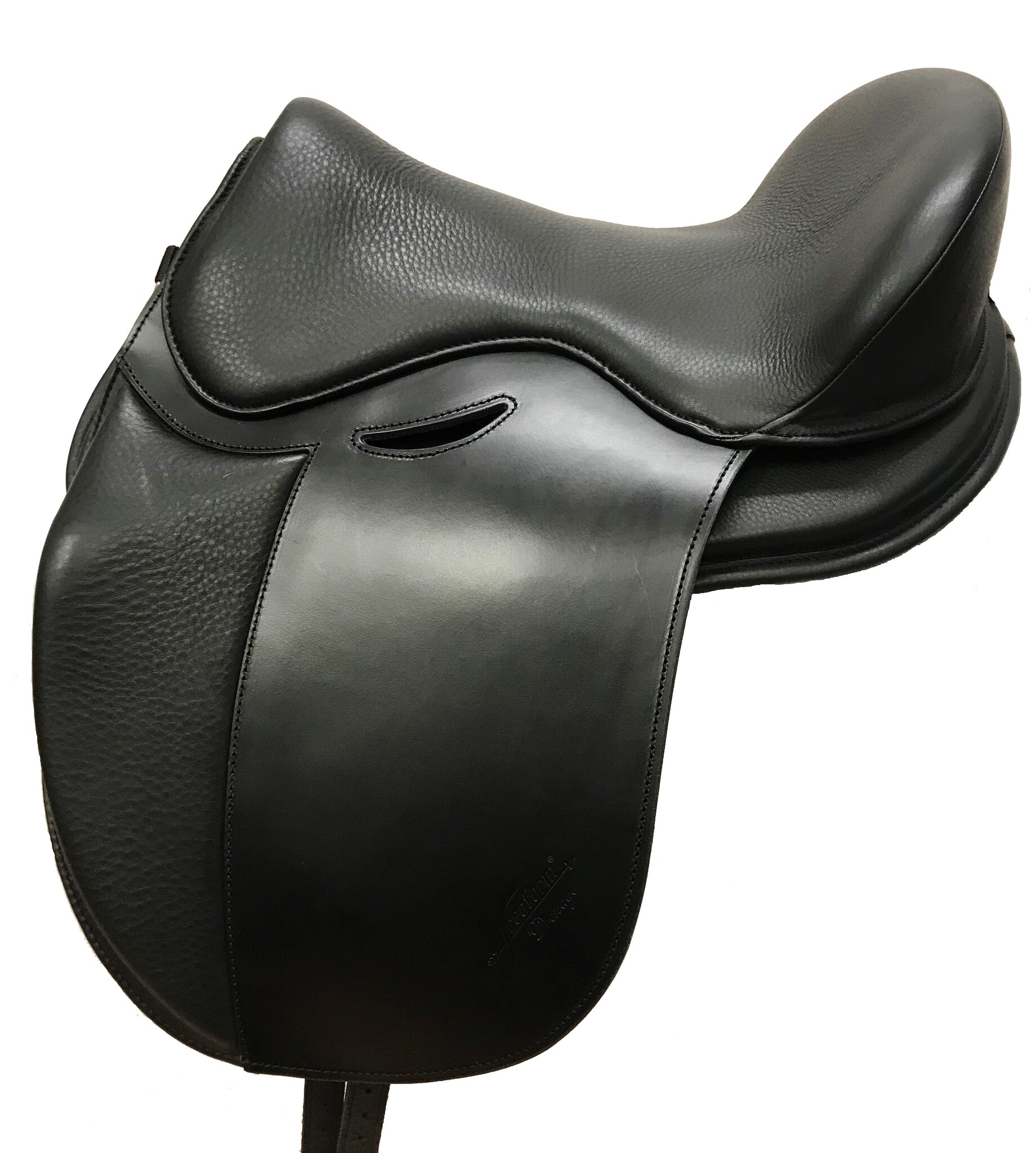Dressage seat with long saddle flaps without base