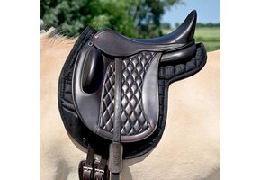 Dressage contour correction pad
