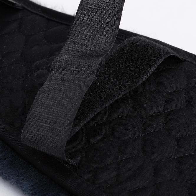 Anatomic girth cover sheepskin