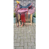 Second hand Small Butterfly western saddle size standard burgundy