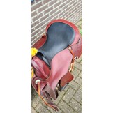 Second hand Small Butterfly western saddle size standard burgundy