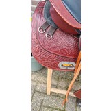Second hand Small Butterfly western saddle size standard burgundy