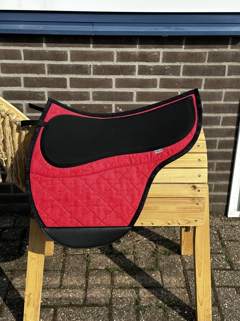 Saddle shape antislip pad pink with inlays