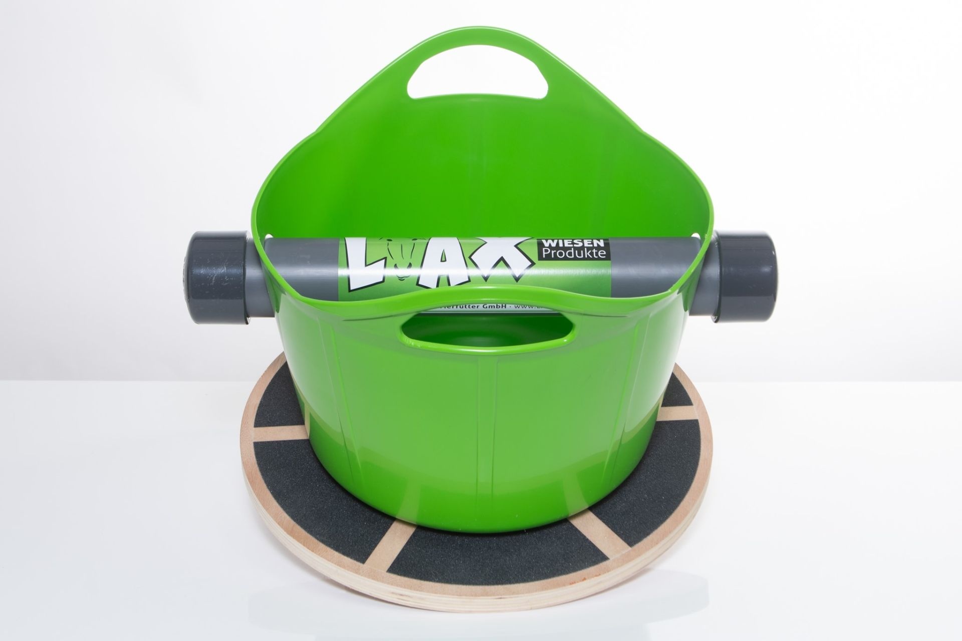 Play und plesure feed bucket for horses