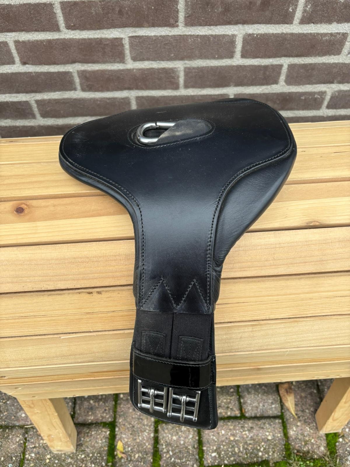 Tweedekans dressuursingel met buikflap zwart
