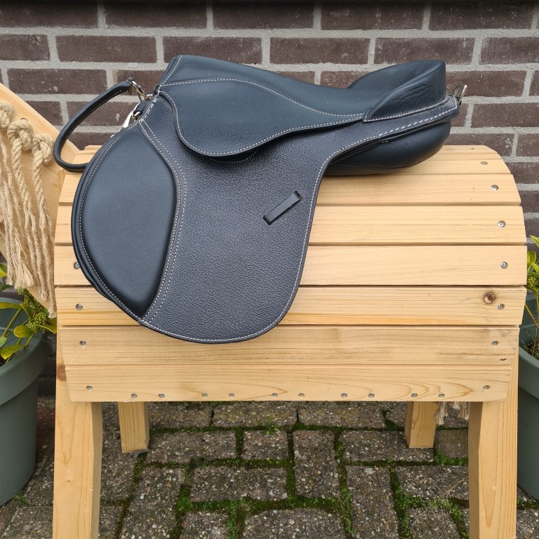 Gebrauchte Amigo S baumlose Ponysattel schwarz