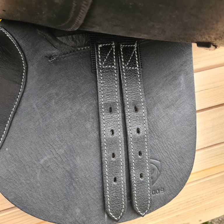 Second hand Amigo S treeless pony saddle