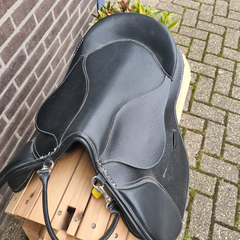 Second hand Amigo S treeless pony saddle