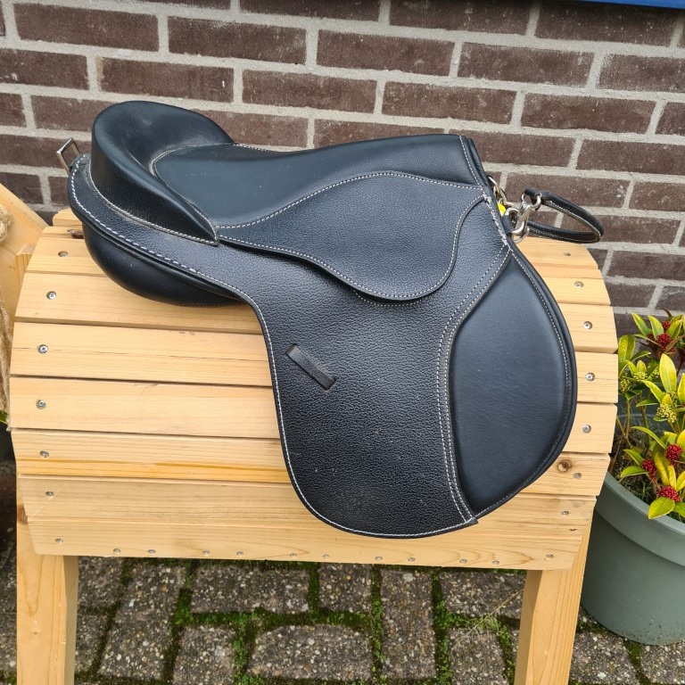 Second hand Amigo S treeless pony saddle