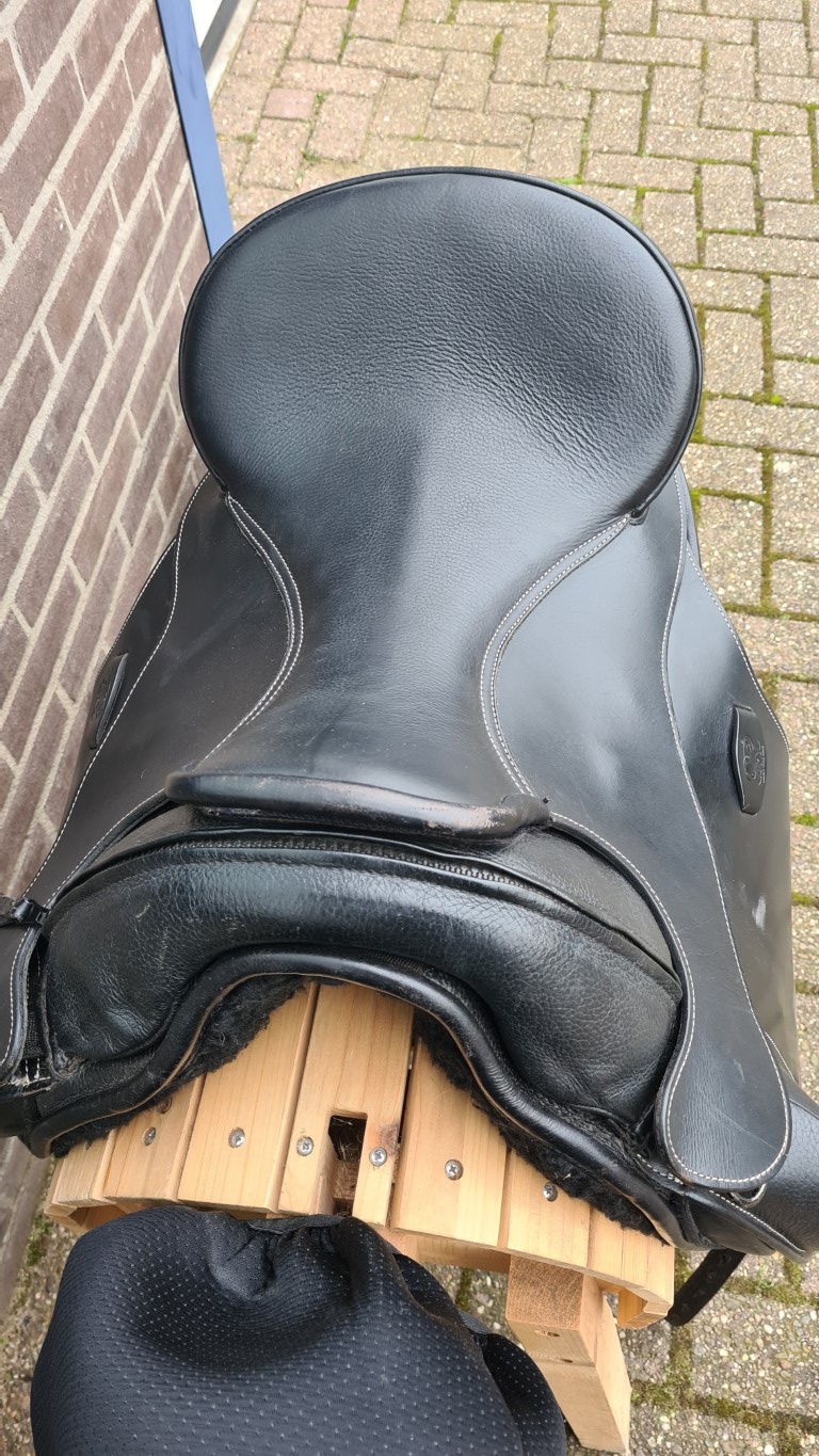 Second hand Wellington size 1 black