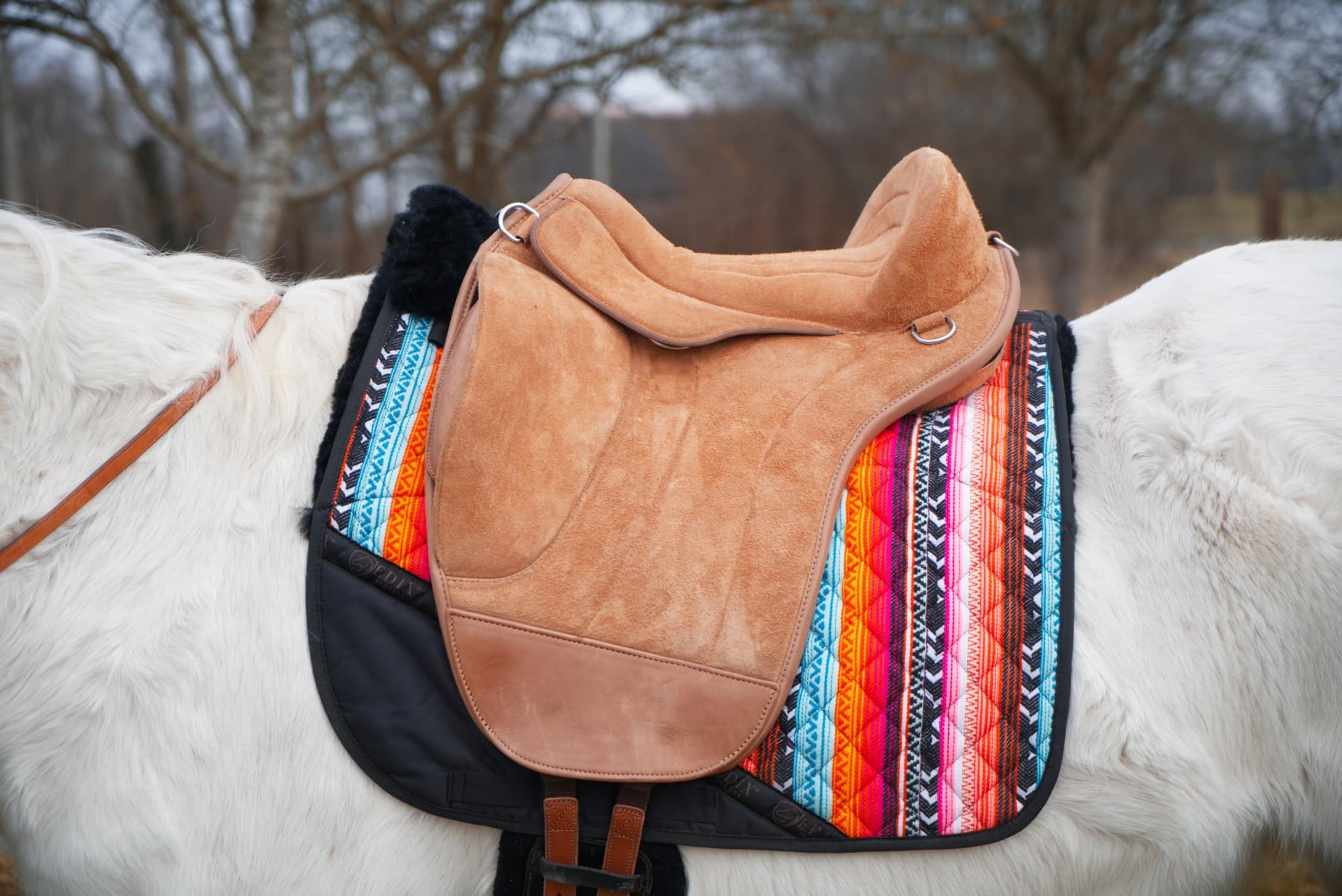 Brightstar dressuur pad met inlages lamsvel