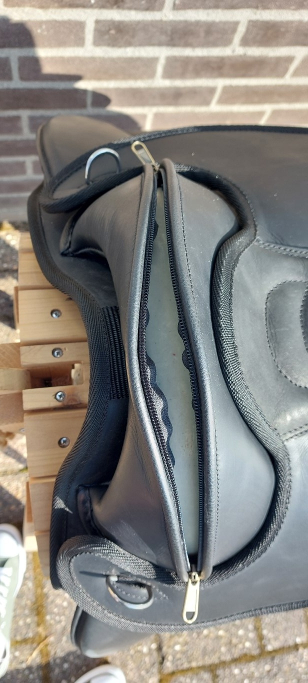 Second Chance Courville treeless saddle size S black