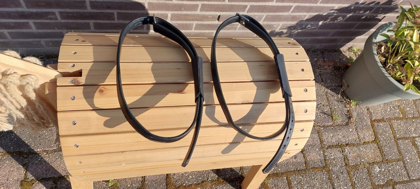 Second Chance Flexi stirrup leathers 125cm with stirrup leather covers black