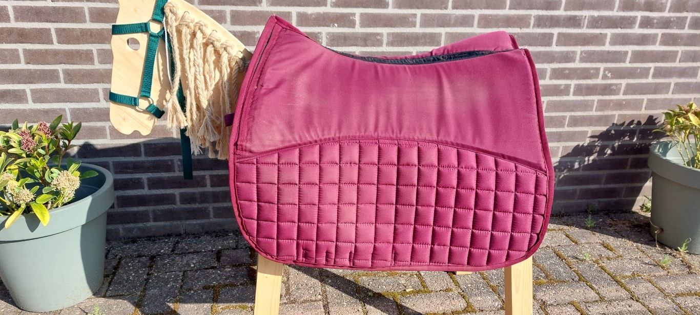 Second Chance Metallic saddle pad with inlays size M burgundy