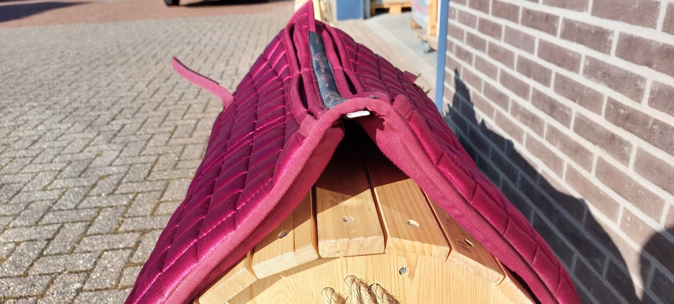 Second Chance Metallic saddle pad with inlays size M burgundy