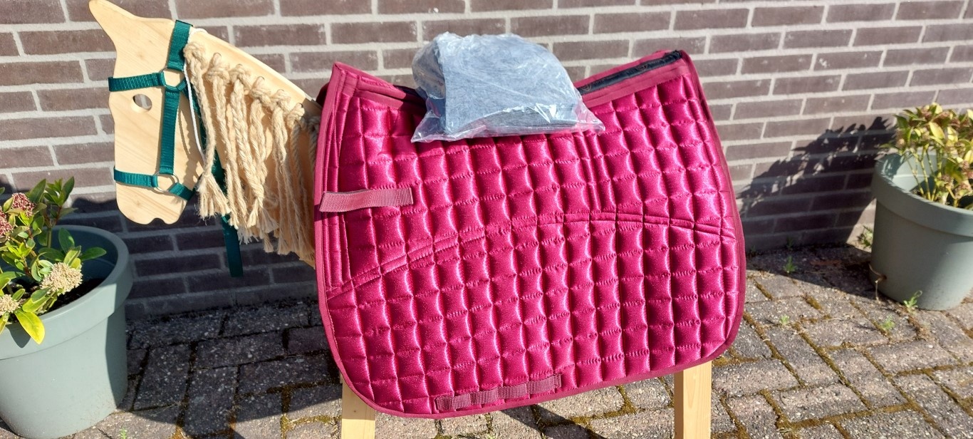 Second Chance Metallic saddle pad with inlays size M burgundy
