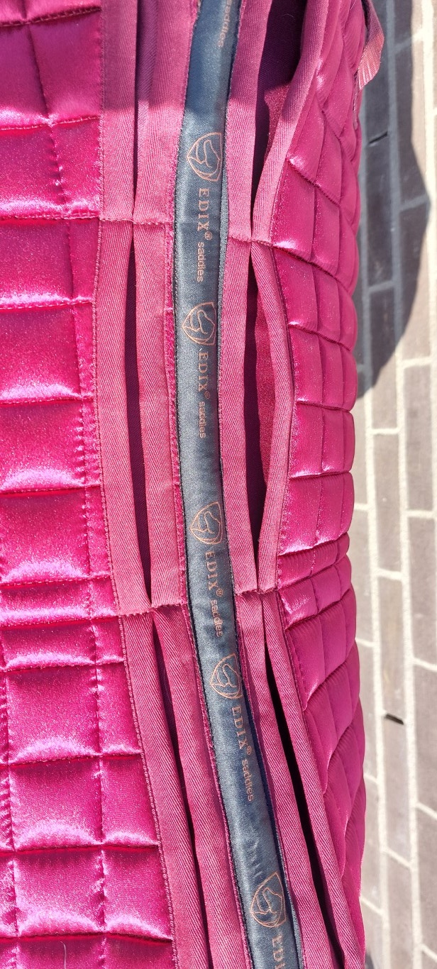 Second Chance Metallic saddle pad with inlays size M burgundy