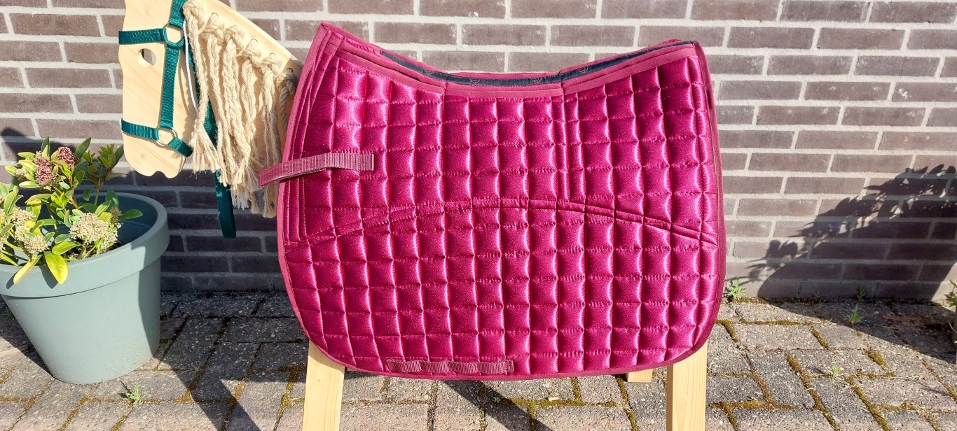 Second Chance Metallic saddle pad with inlays size M burgundy