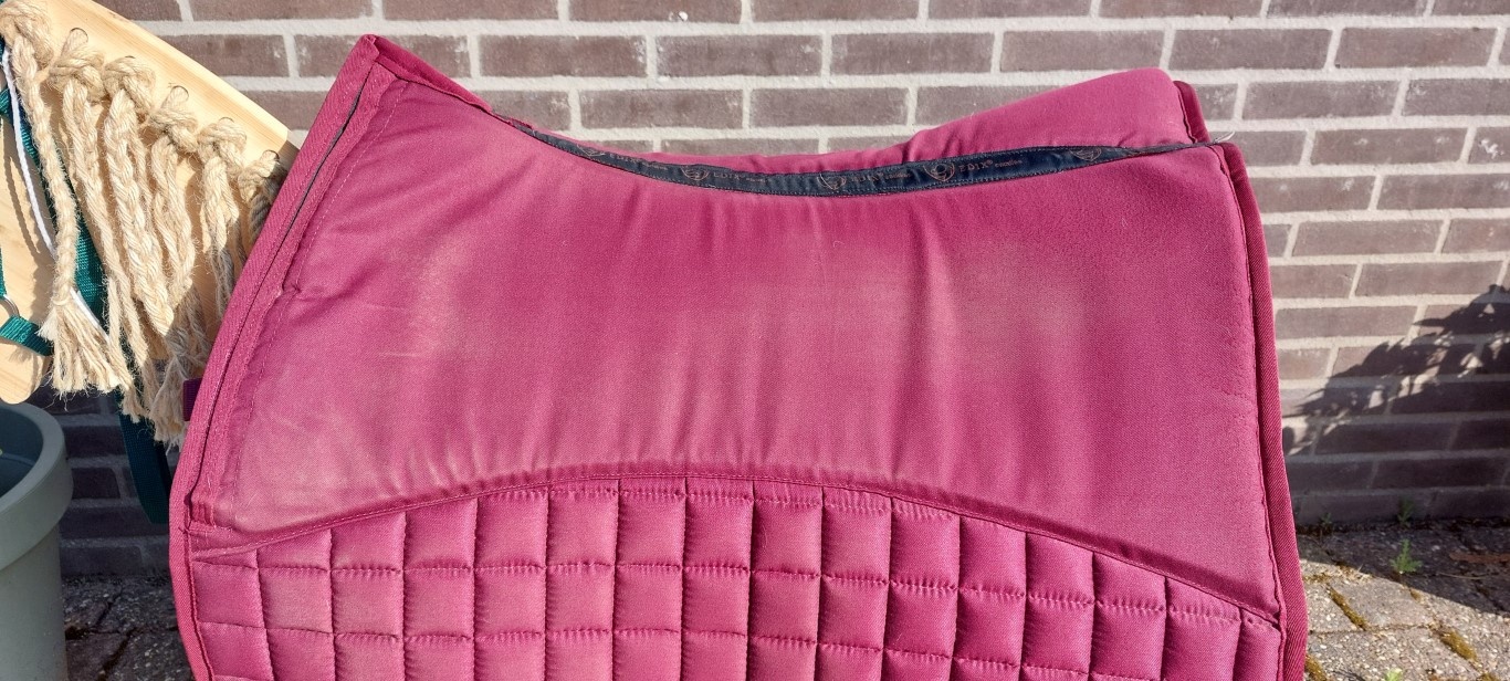 Second Chance Metallic saddle pad with inlays size M burgundy