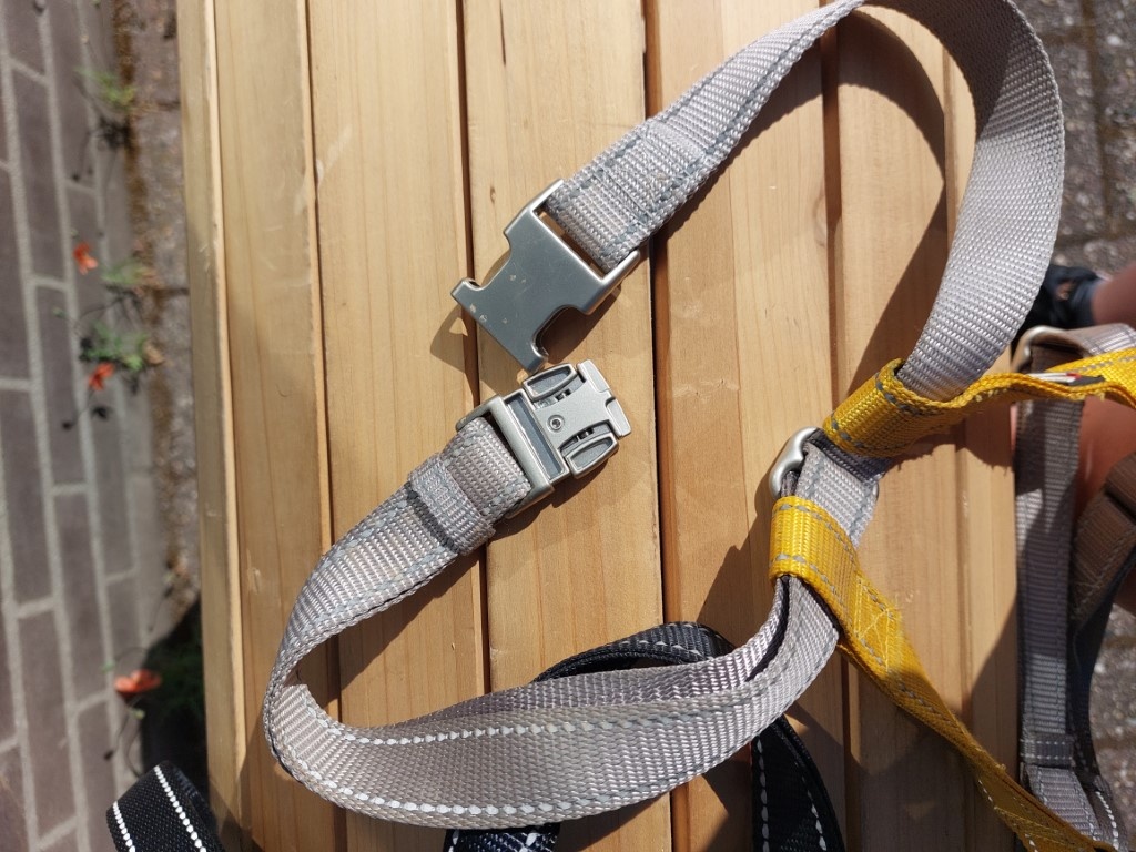 Tweedehands Anam Cara hondentuigje M taupe goudgeel