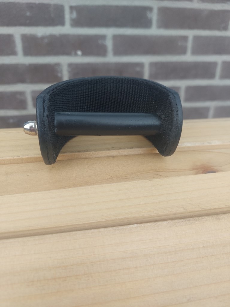 1 piece Western stirrup turner black