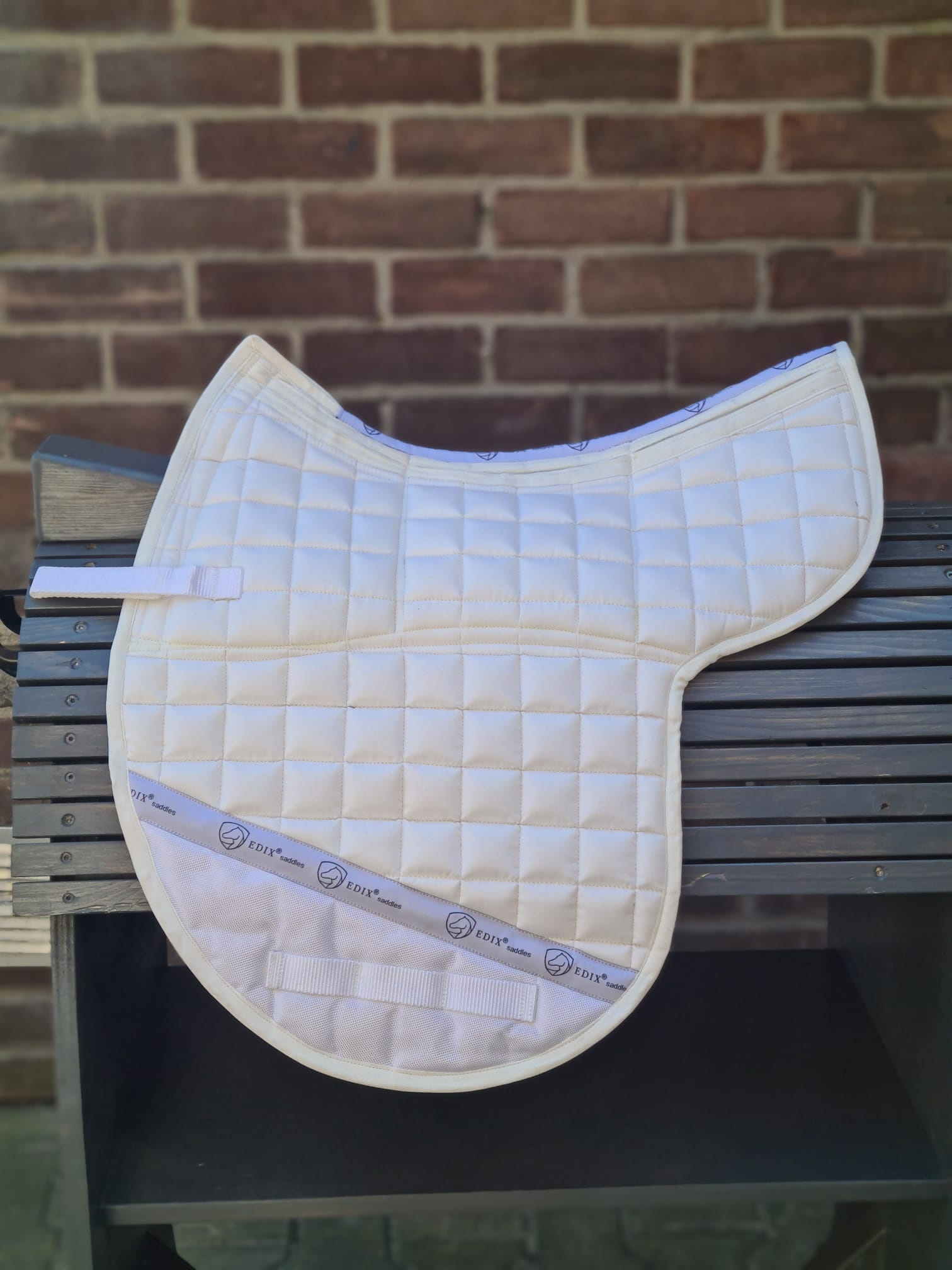 Dressage contour correction pad with inlays