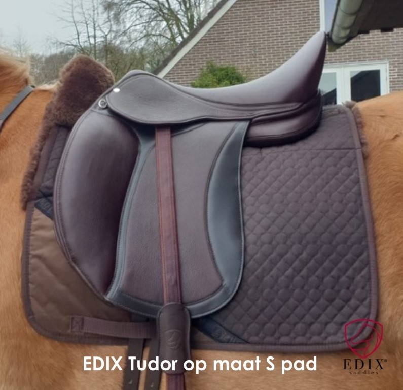 Dressuur correctie pad met inlages lamsvel