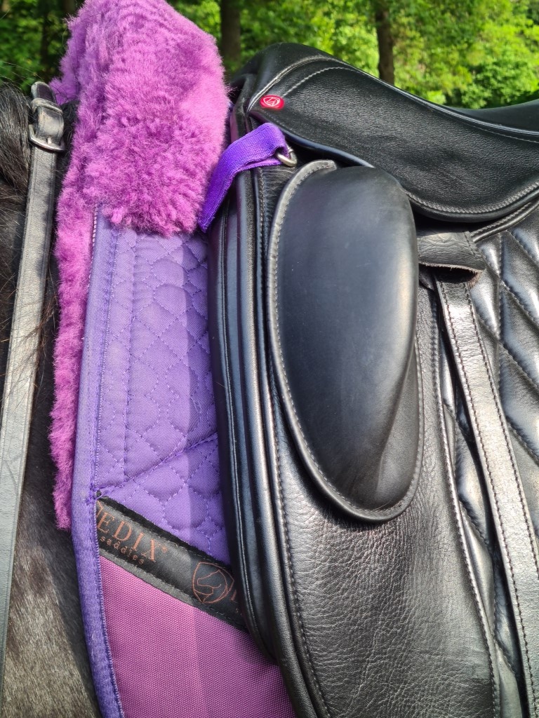 Dressuur correctie pad met inlages lamsvel