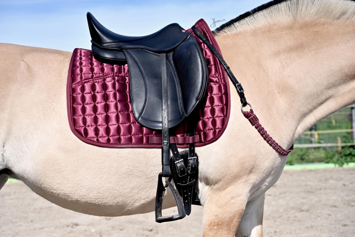 UNI treeless saddle pad correction cotton dressage