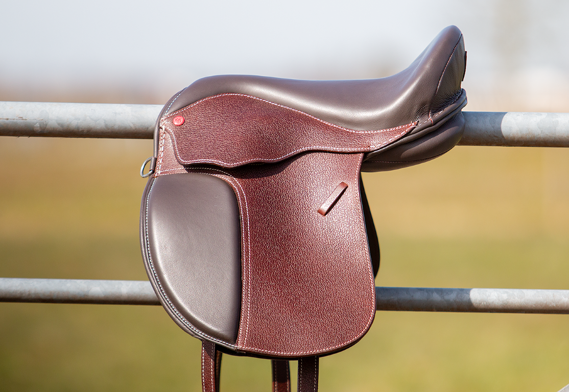 Elore treeless kids saddle
