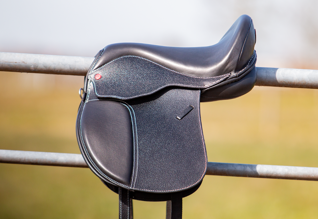 Elore treeless kids saddle