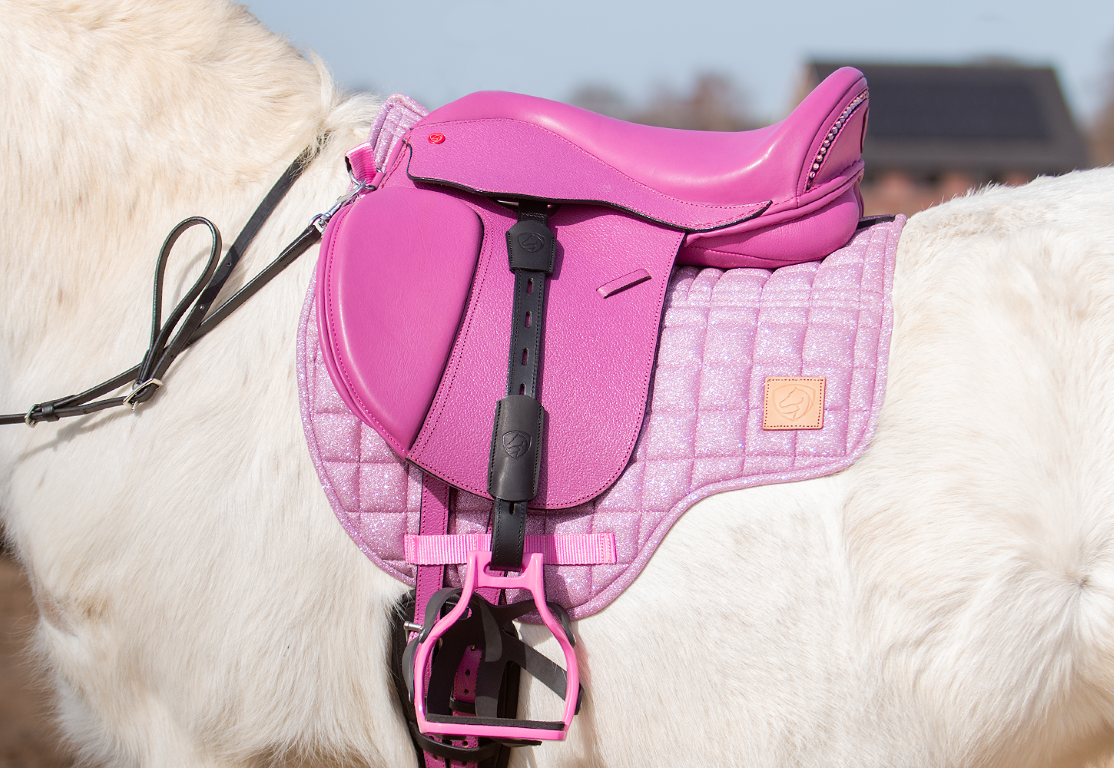 Elore treeless kids saddle