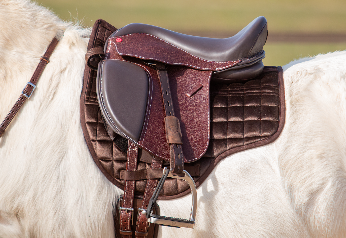 Elore treeless kids saddle