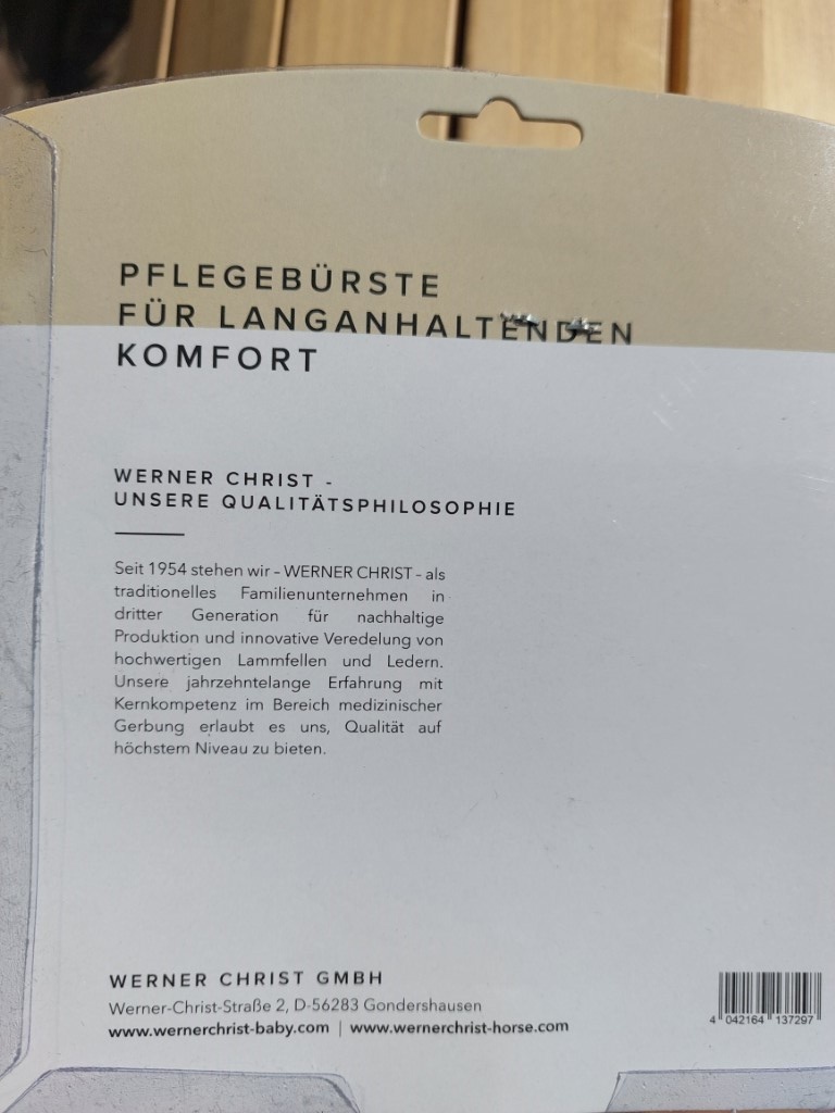 B-Ware Lammfellbürste mit ein paar beschädigten Stiften