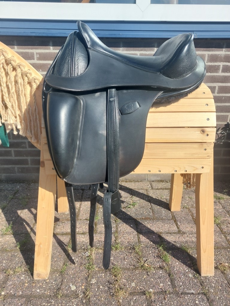 Second-hand Merlyn size 1 treeless saddle