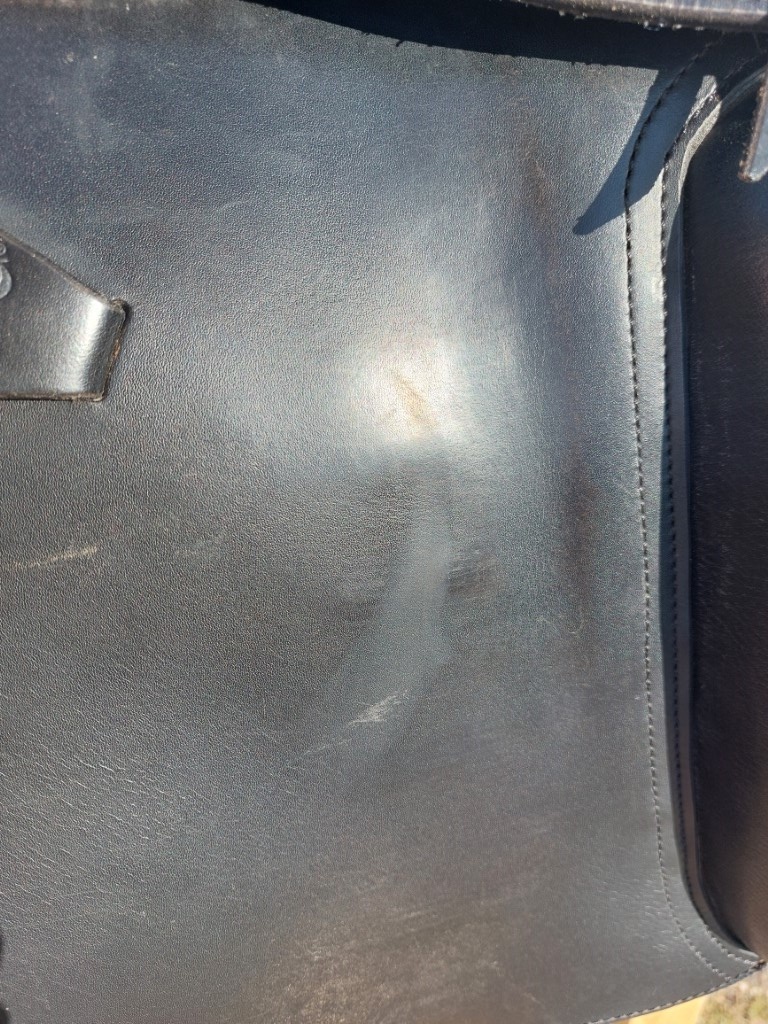 Second-hand Merlyn size 1 treeless saddle with broken zipper