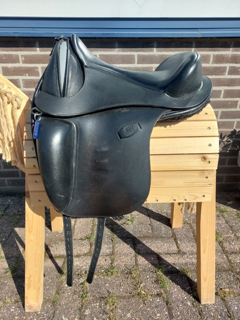 Second-hand Merlyn size 1 treeless saddle with broken zipper