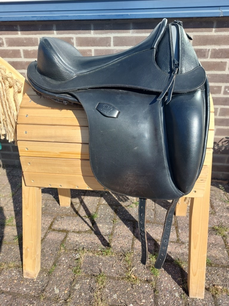 Tweedehands Merlyn maat 1 boomlooszadel met kapotte rits