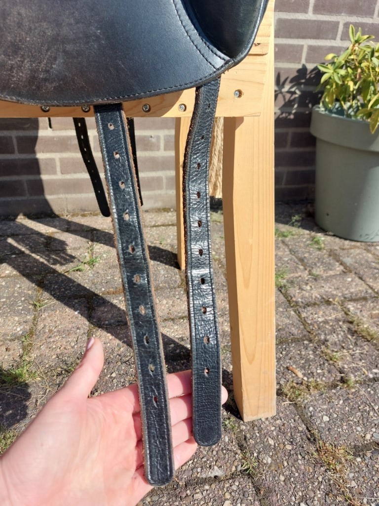 Tweedehands Merlyn maat 1 boomlooszadel met kapotte rits