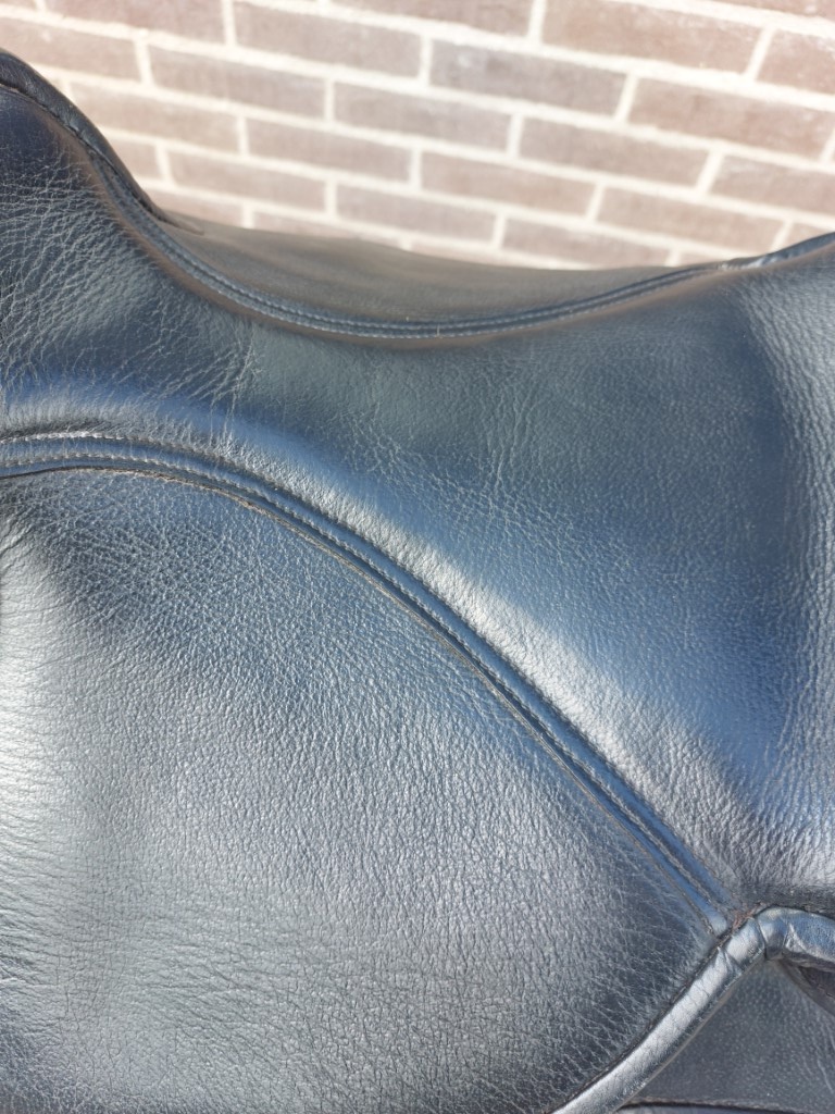 Gebrauchter London baumloser Dressursattel Größe 2